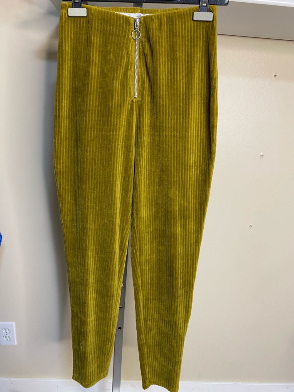 51. TWIK. W-14-16” R-11” Inseam 30”. Cotton/poly/spandex